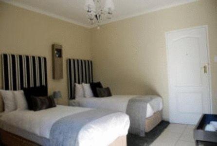 Crystal Duvet Guest House Johannesburg Room photo